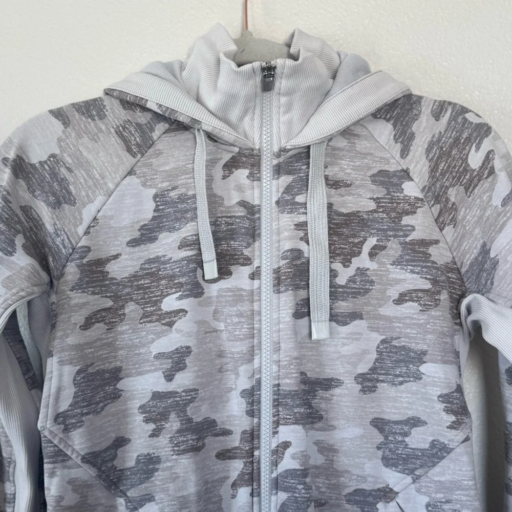 Athleta Triumph Printed Hoodie Gray Camo White Gray Sweatshirt S $118 - Picture 3 of 12